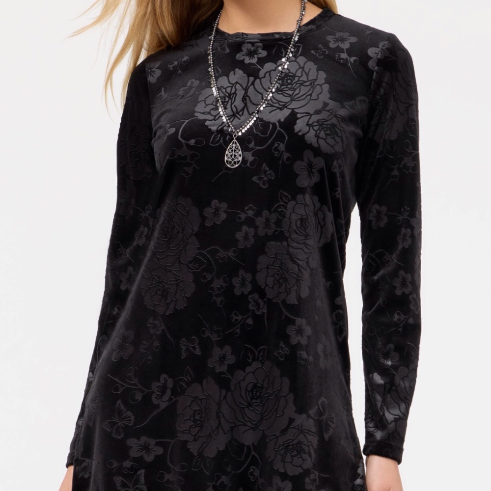 NWT $168 Johnny Was Embossed stretch black Tunic blouse shirt size small